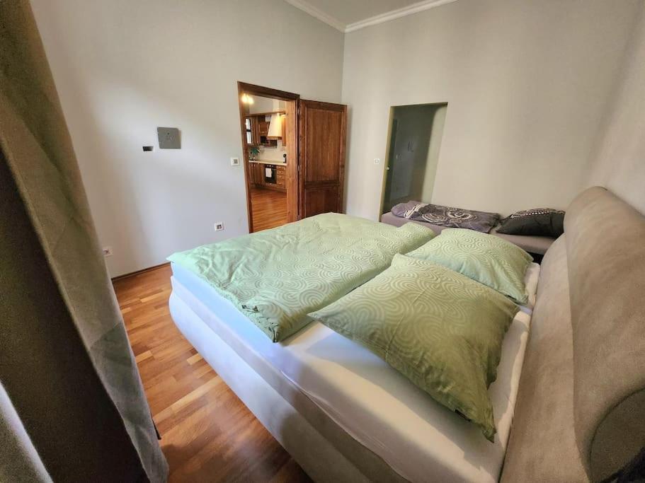 Spacious Apartment 6Min From The Dancing House Praga Esterno foto