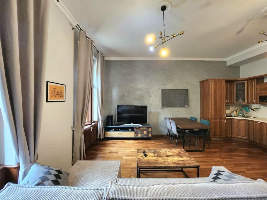 Spacious Apartment 6Min From The Dancing House Praga Esterno foto