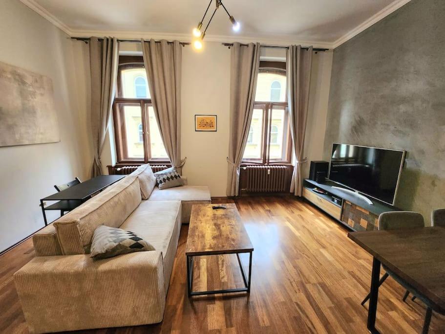 Spacious Apartment 6Min From The Dancing House Praga Esterno foto