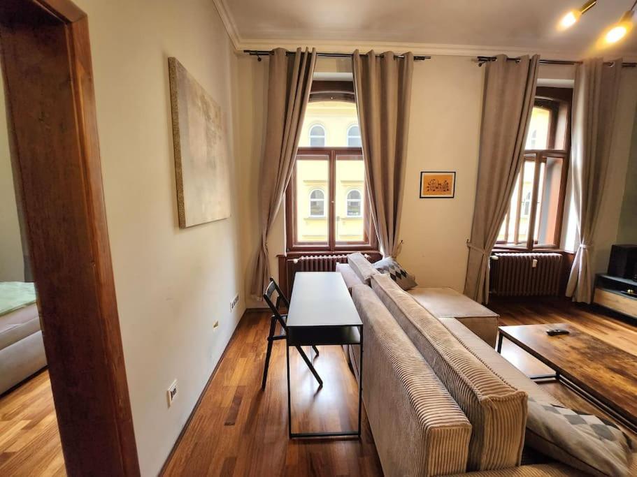 Spacious Apartment 6Min From The Dancing House Praga Esterno foto